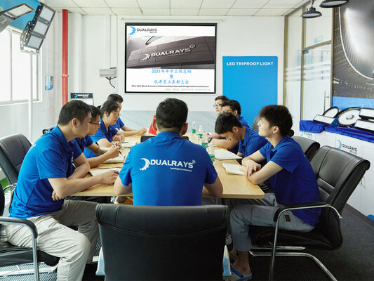 D4 LED Nem Geçirmez Lamba 160LPW, 4W@3SAAT Acil Duruma Hazır Tak ve Çalıştır, Bakım Kolaylığı Sağlar​ Otopark ve Aydınlatma İçin Uygundur