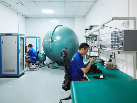 D4 LED Nem geçirmez lamba DIP Değiştirilebilir Güç ve 3CCT Loop in-out Kablo 3 * 1.5 / 2.5mm2 veya 5 * 1.5 / 2.5mm2 kablo aracılığıyla Atölyeler ve depo için uygundur