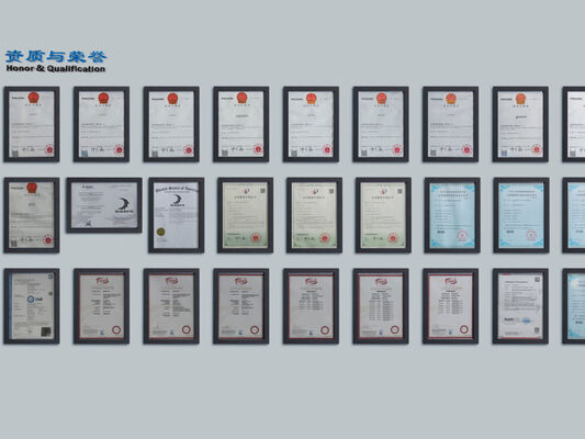 D4 LED Nem geçirmez lamba 160 LPW DIP Gücü / 3CCT / 3 Faz Değişimi 1SKU = 12SKU'ya kadar birçok uygulama için ideal bir çözümdür.